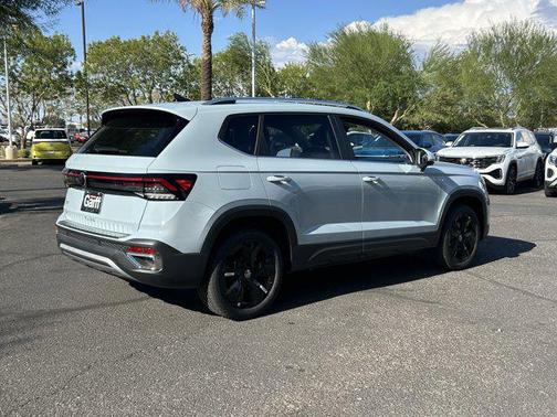 2025 Volkswagen Taos 1.5T SE