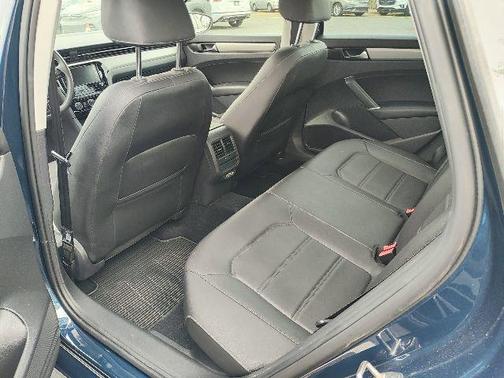 Blue Metallic 2021 Volkswagen Passat 2.0T SE