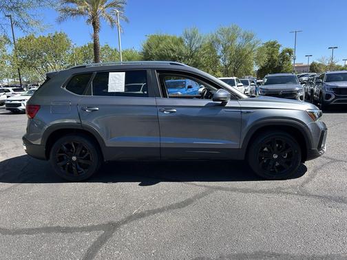 Gray 2022 Volkswagen Taos 1.5T SE