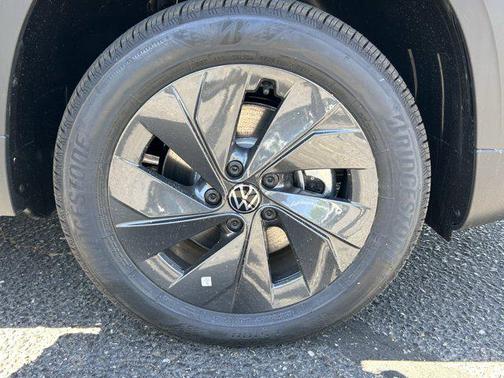 Platinum Gray Metallic 2026 Volkswagen Taos S