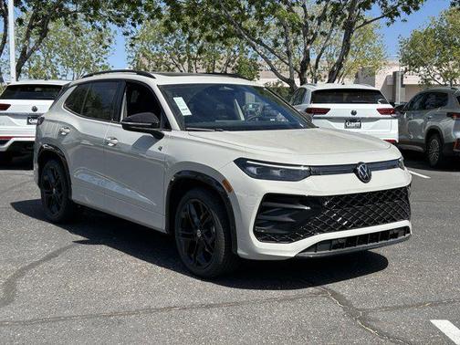 sandstone 2026 Volkswagen Tiguan 2.0T SE R-Line Black
