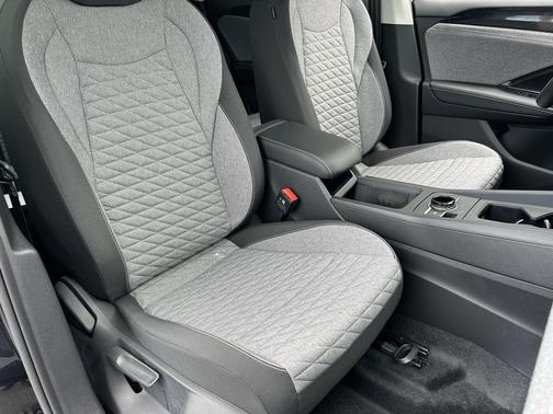Deep Black Pearl 2026 Volkswagen Tiguan 2.0T S