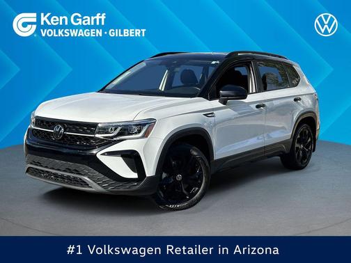 Pure White w/Deep Black Roof 2024 Volkswagen Taos 1.5T SE Black