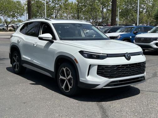 Pure White 2026 Volkswagen Tiguan 2.0T SE