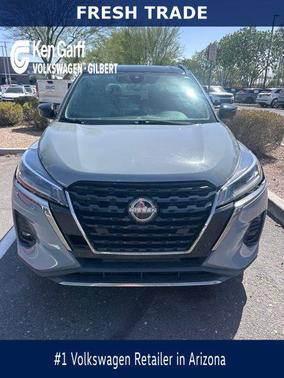 Gray/Super Black 2023 Nissan Kicks SR