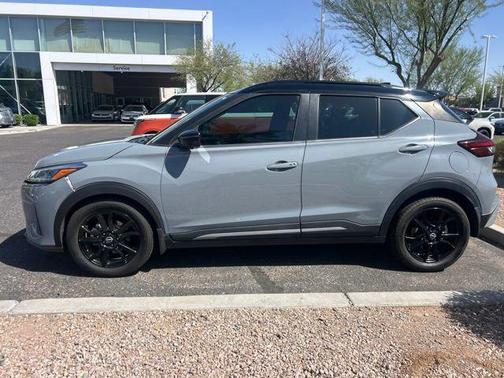 Gray/Super Black 2023 Nissan Kicks SR