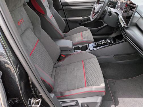 Mythos Black Metallic 2026 Volkswagen Golf GTI 2.0T SE DSG