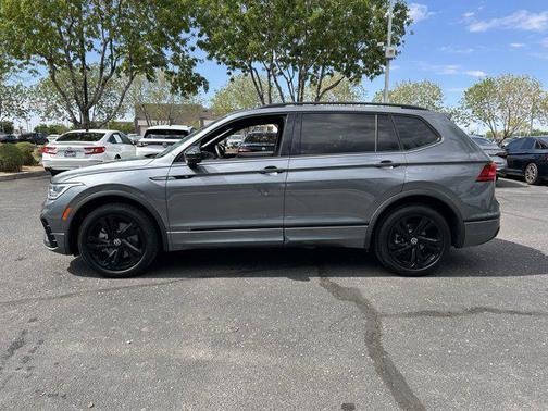 2024 Volkswagen Tiguan 2.0T SE R-Line Black