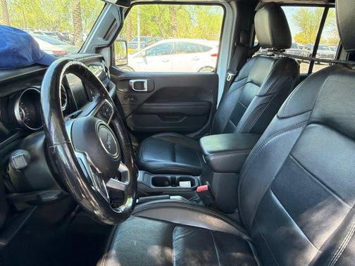 Bright White Clearcoat 2019 Jeep Wrangler Unlimited Sahara