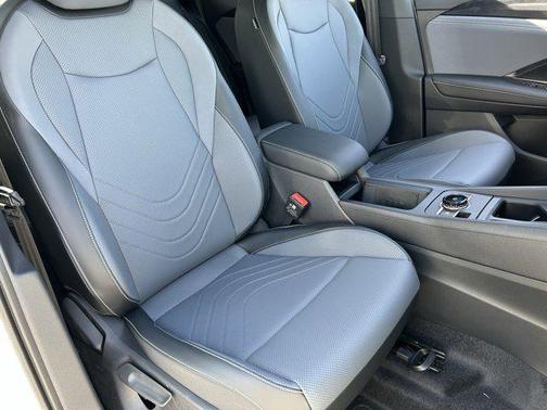 Opal White with Deep Black Roof 2026 Volkswagen Tiguan 2.0T SE R-Line Black
