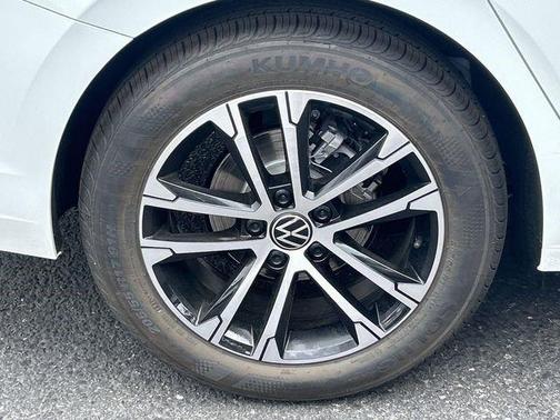 Pure White 2025 Volkswagen Jetta 1.5T Sport