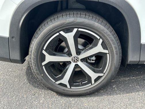 2025 Volkswagen Tiguan 2.0T SE