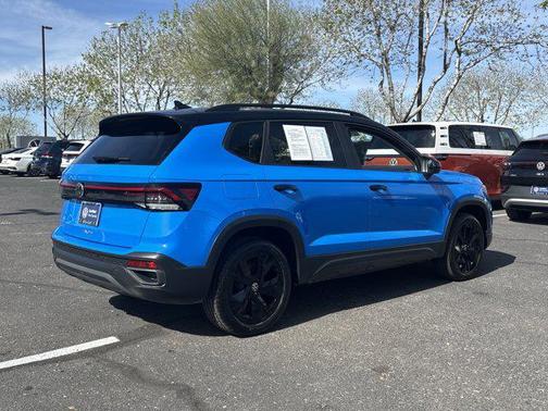 2025 Volkswagen Taos SE Black