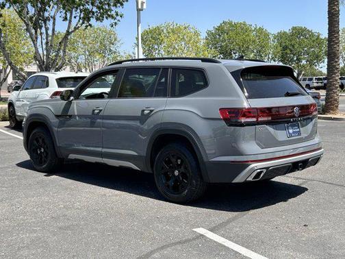 Pure Gray 2025 Volkswagen Atlas 2.0T Peak Edition