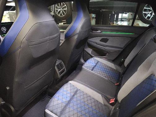 Dark Blue 2025 Volkswagen Golf R 2.0T DSG