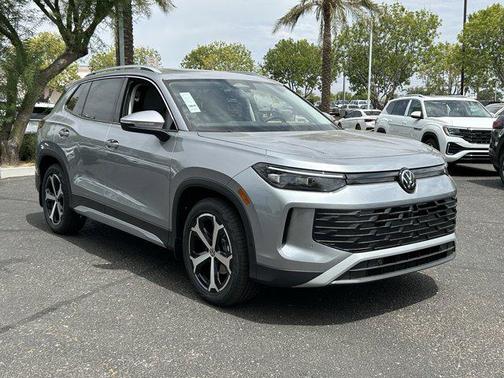 Pyrite Silver Metallic 2026 Volkswagen Tiguan 2.0T SE