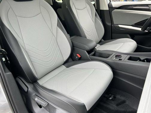 Pyrite Silver Metallic 2026 Volkswagen Tiguan 2.0T SE