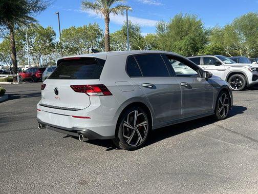2025 Volkswagen Golf GTI 2.0T SE DSG