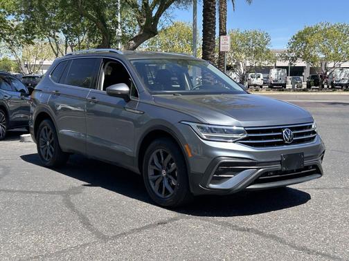 Platinum Gray Metallic 2023 Volkswagen Tiguan 2.0T SE