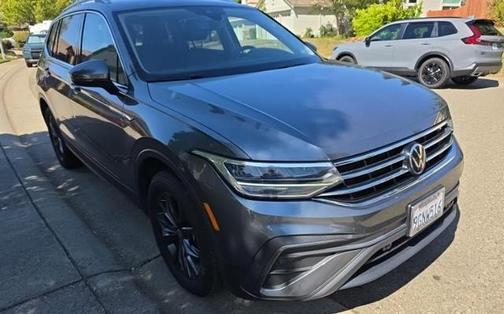 Platinum Gray Metallic 2023 Volkswagen Tiguan 2.0T SE