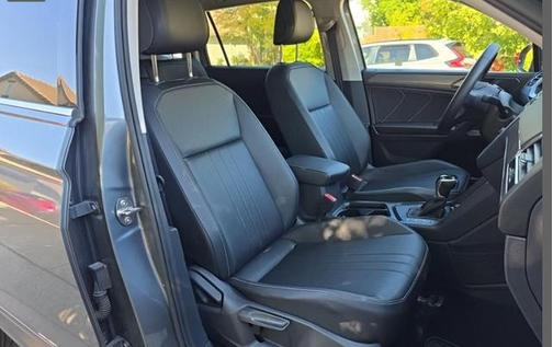Platinum Gray Metallic 2023 Volkswagen Tiguan 2.0T SE