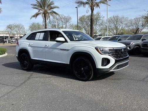 2025 Volkswagen Atlas Cross Sport 2.0T SE w/Technology