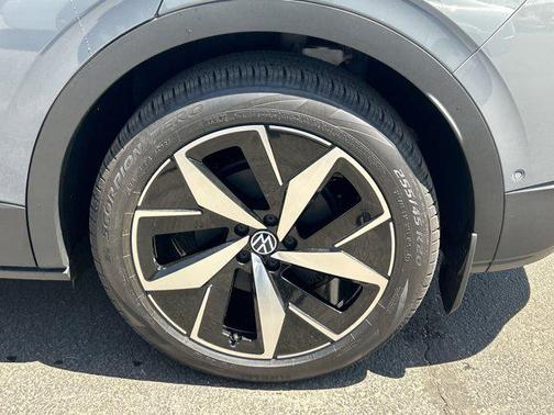2025 Volkswagen ID.4 Pro