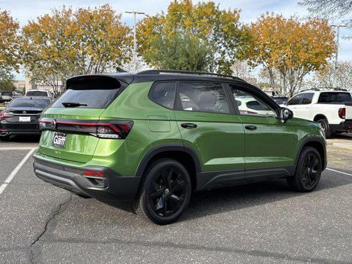 2026 Volkswagen Taos SE Black