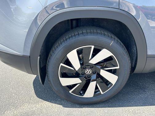 2025 Volkswagen Atlas Cross Sport 2.0T SE w/Technology 4MOTION
