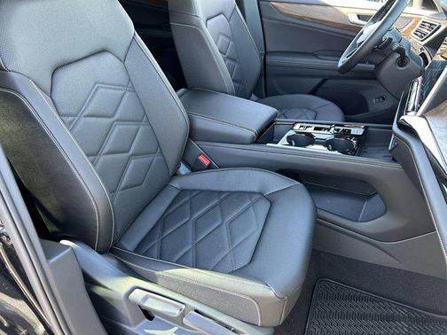 2025 Volkswagen Atlas 2.0T SE w/Technology 4MOTION