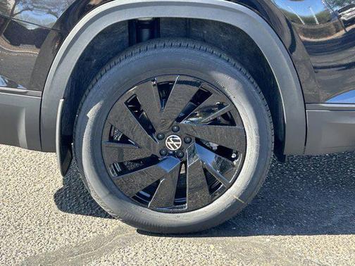 2025 Volkswagen Atlas 2.0T SE w/Technology 4MOTION