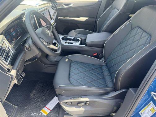 2025 Volkswagen Atlas Cross Sport 2.0T SEL Premium