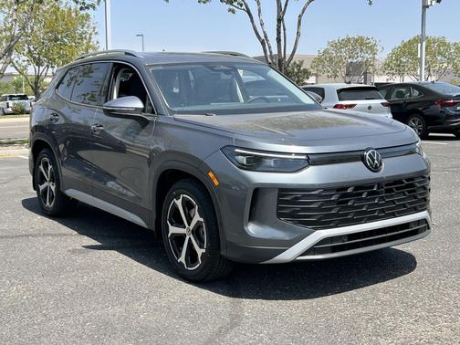 Platinum Gray Metallic 2026 Volkswagen Tiguan 2.0T SE