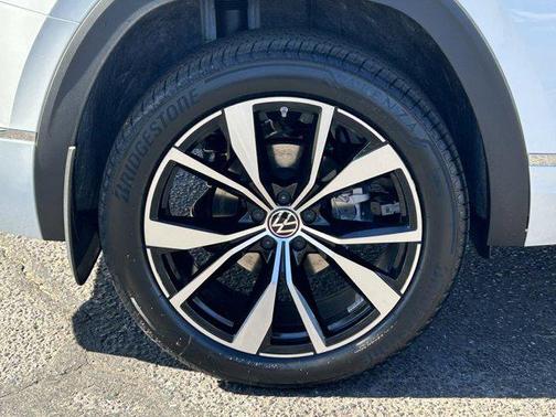 2025 Volkswagen Atlas 2.0T SEL Premium R-Line 4MOTION