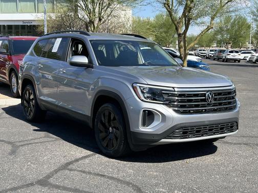Silver Mist Metallic 2024 Volkswagen Atlas 2.0T SE w/Technology