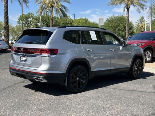 Silver Mist Metallic 2024 Volkswagen Atlas 2.0T SE w/Technology
