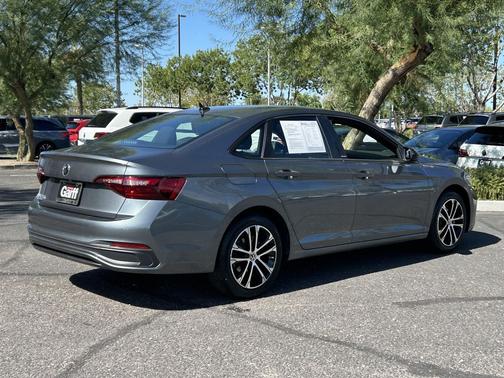 Platinum Gray Metallic 2023 Volkswagen Jetta 1.5T Sport