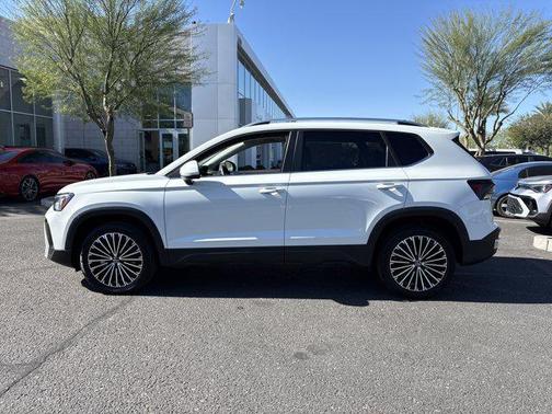 2025 Volkswagen Taos 1.5T SE