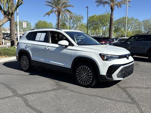 2025 Volkswagen Taos 1.5T SE