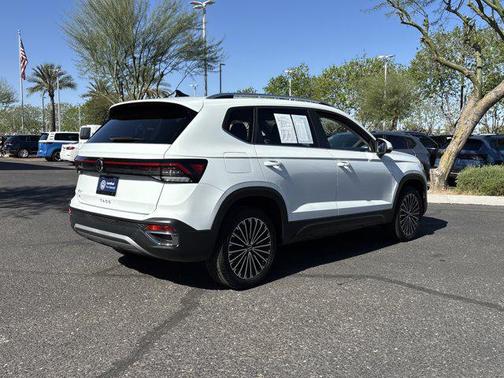 2025 Volkswagen Taos 1.5T SE