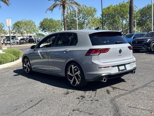 2024 Volkswagen Golf GTI 2.0T SE DSG