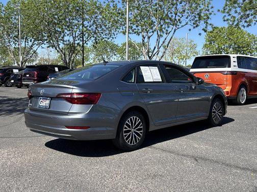 Platinum Gray Metallic 2021 Volkswagen Jetta 1.4T SE