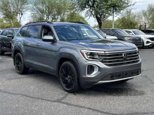 Platinum Gray Metallic 2024 Volkswagen Atlas 2.0T SE w/Technology 4MOTION