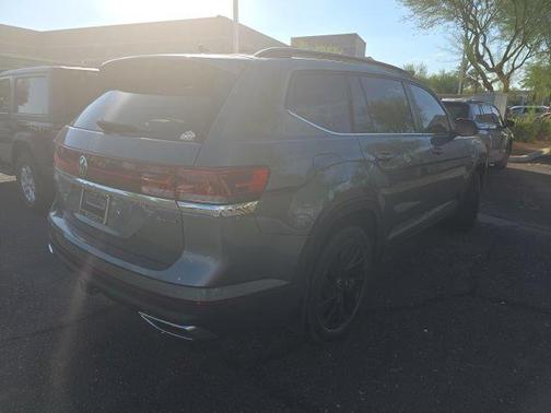 Platinum Gray Metallic 2024 Volkswagen Atlas 2.0T SE w/Technology 4MOTION