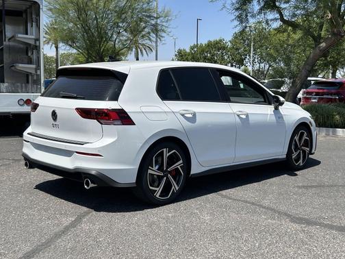 opal white pearl 2026 Volkswagen Golf GTI 2.0T SE DSG
