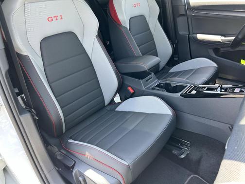 opal white pearl 2026 Volkswagen Golf GTI 2.0T SE DSG
