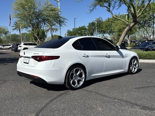 Alfa White 2022 Alfa Romeo Giulia Ti