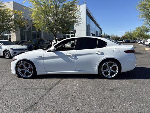 Alfa White 2022 Alfa Romeo Giulia Ti