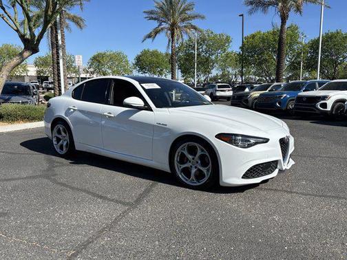 Alfa White 2022 Alfa Romeo Giulia Ti