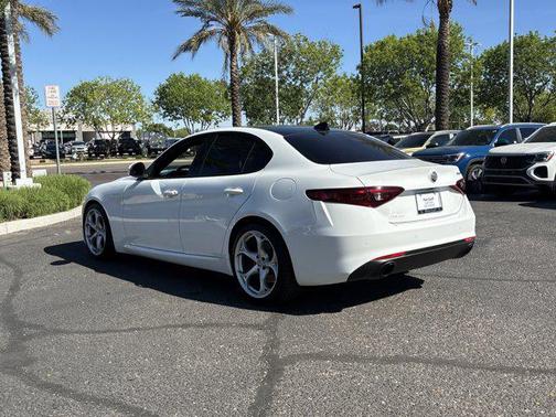 Alfa White 2022 Alfa Romeo Giulia Ti